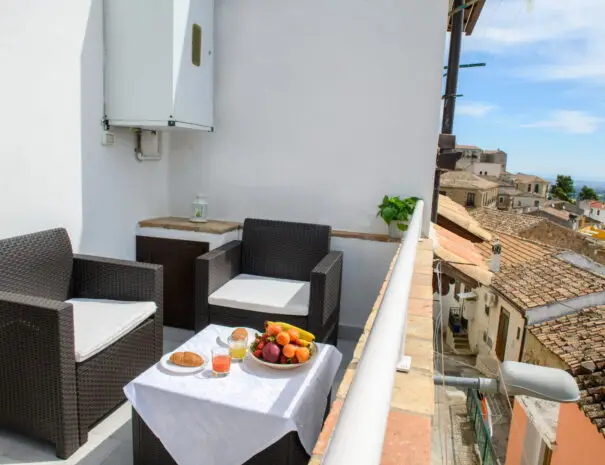 Colazione in terrazza con vista mare al B&B Terrazzo sullo Ionio a Nova Siri